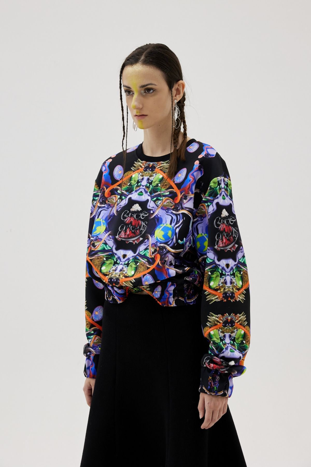 그리디어스(GREEDILOUS) Electric Spider Crop Sweater