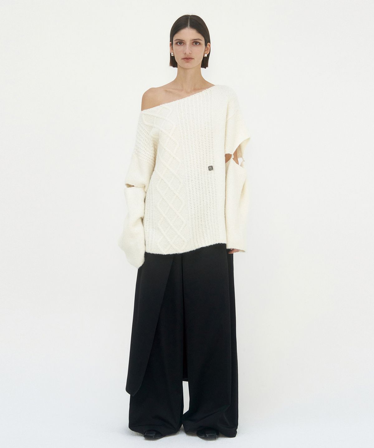 트리밍버드(TREEMINGBIRD) Sleeve Slit Boat Neck Knit [ Ivory ]