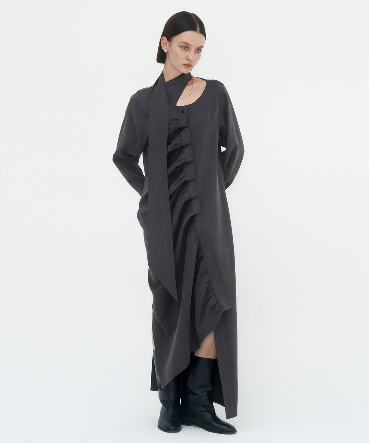 트리밍버드(TREEMINGBIRD) Scarf Shirring Long One-Piece [ Charcoal ]