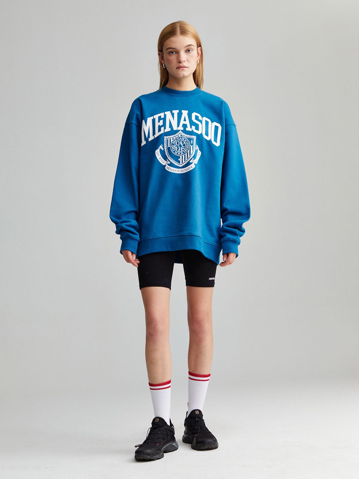 미나수(MENASOO) UNISEX CLASSIC EMBLEM SWEATSHIRT_BLUE