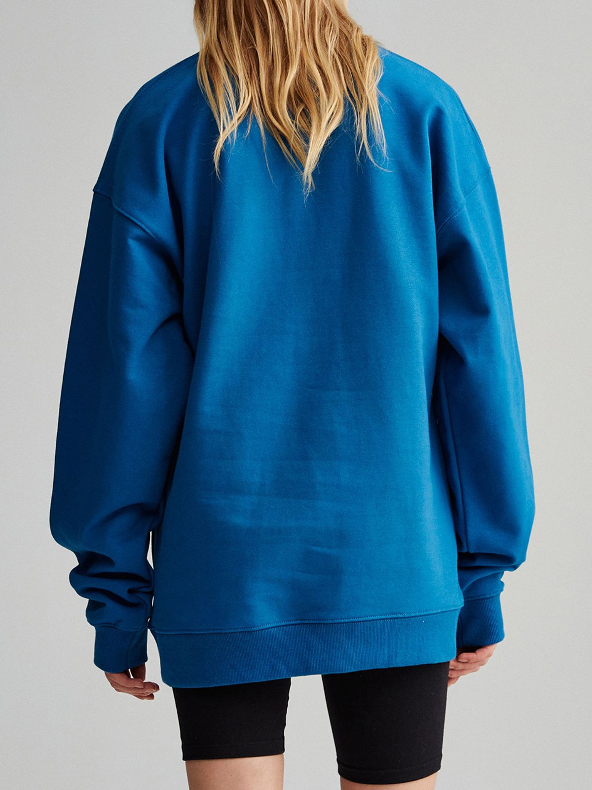 미나수(MENASOO) UNISEX CLASSIC EMBLEM SWEATSHIRT_BLUE
