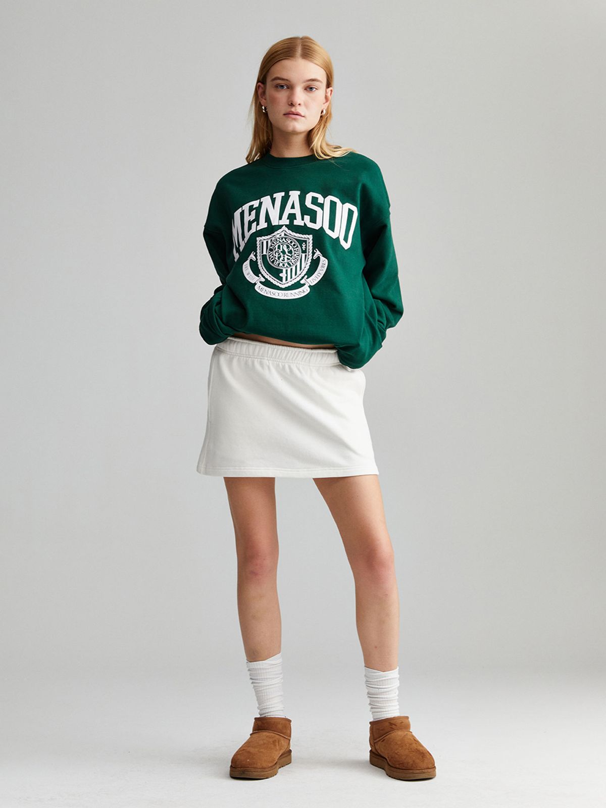 미나수(MENASOO) UNISEX CLASSIC EMBLEM SWEATSHIRT_GREEN