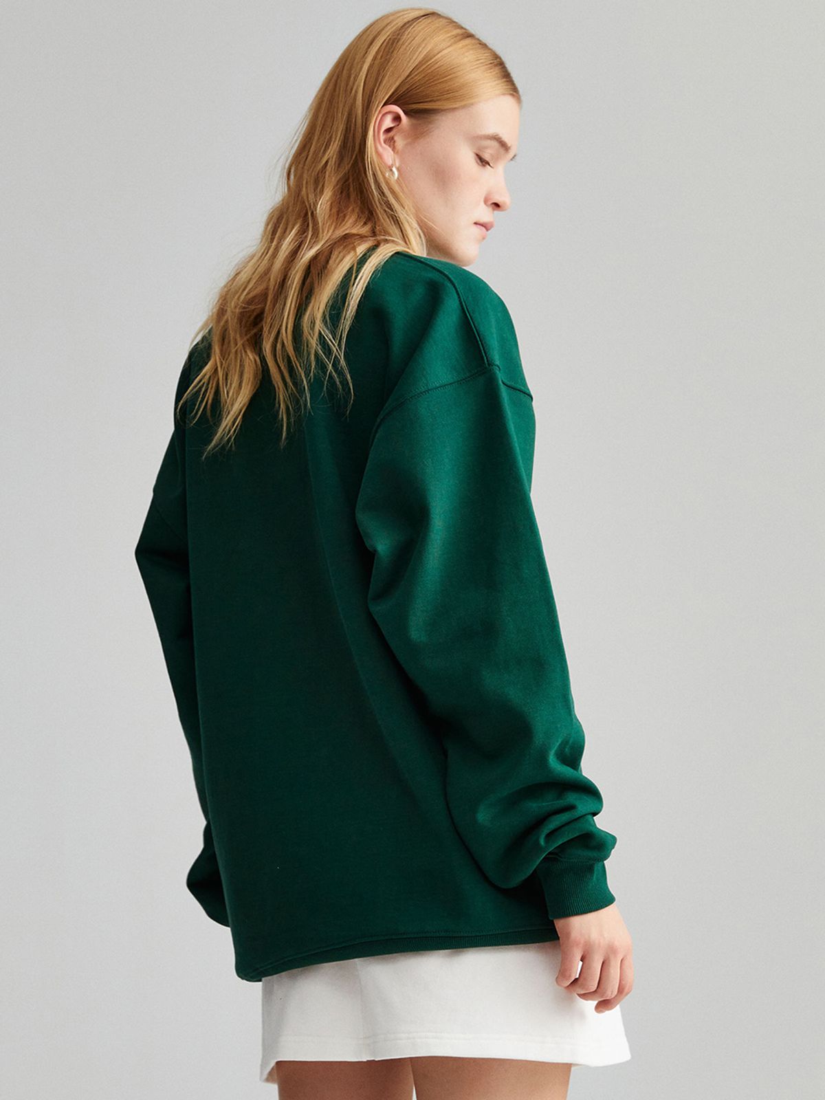 미나수(MENASOO) UNISEX CLASSIC EMBLEM SWEATSHIRT_GREEN