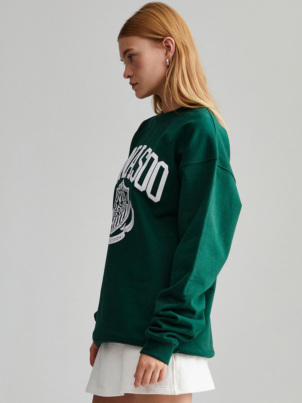 미나수(MENASOO) UNISEX CLASSIC EMBLEM SWEATSHIRT_GREEN