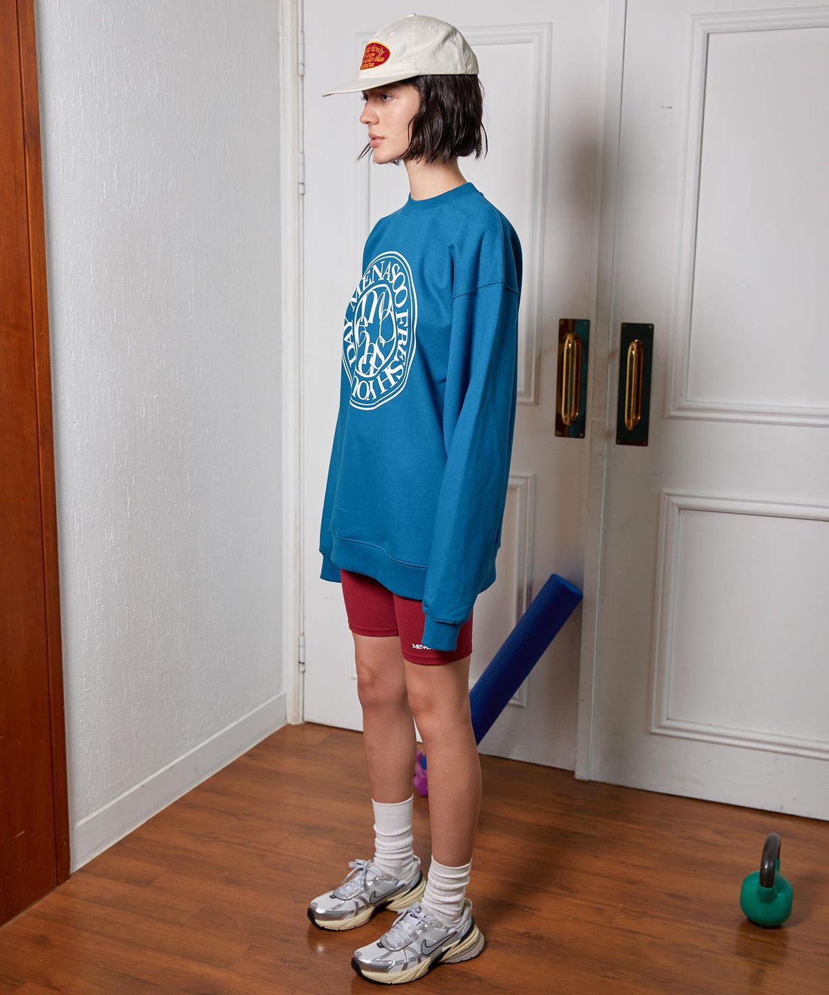 미나수(MENASOO) UNISEX_CIRCLE LOGO SWEATSHIRT_BLUE