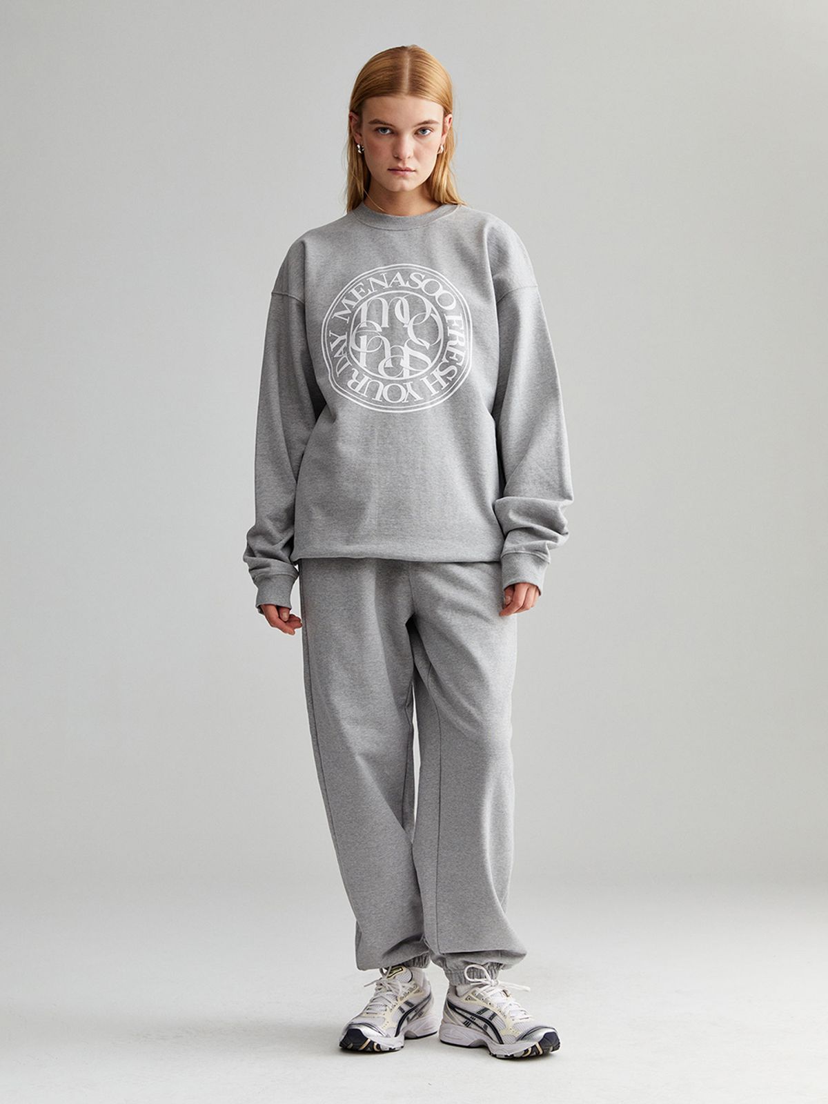 미나수(MENASOO) UNISEX_CIRCLE LOGO SWEATSHIRT_GRAY