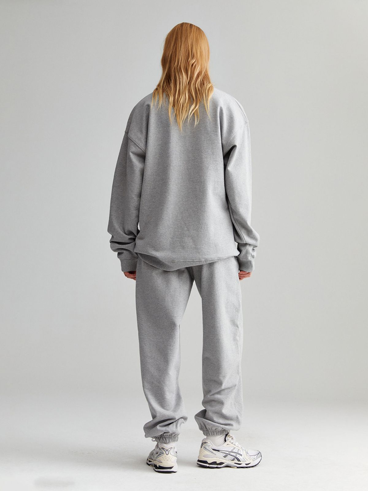 미나수(MENASOO) UNISEX_CIRCLE LOGO SWEATSHIRT_GRAY