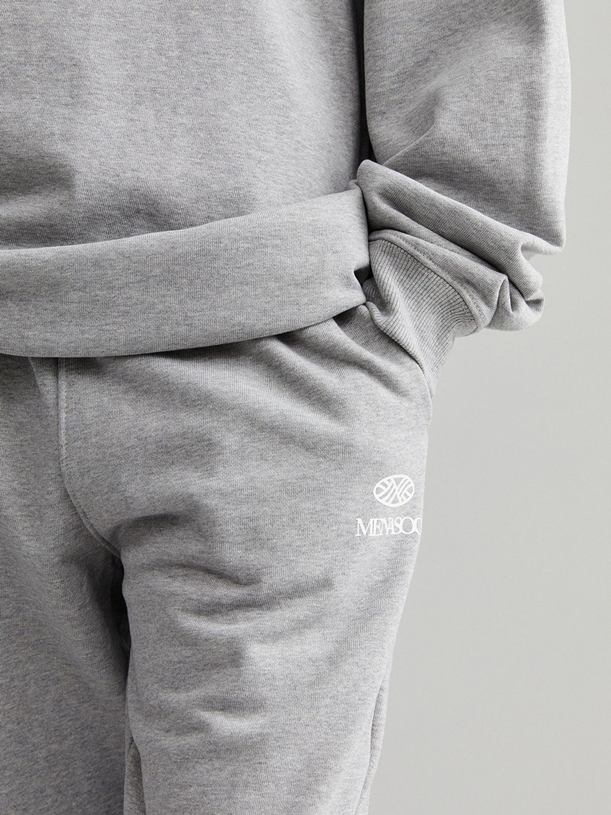 미나수(MENASOO) UNISEX_CIRCLE LOGO SWEATSHIRT_GRAY