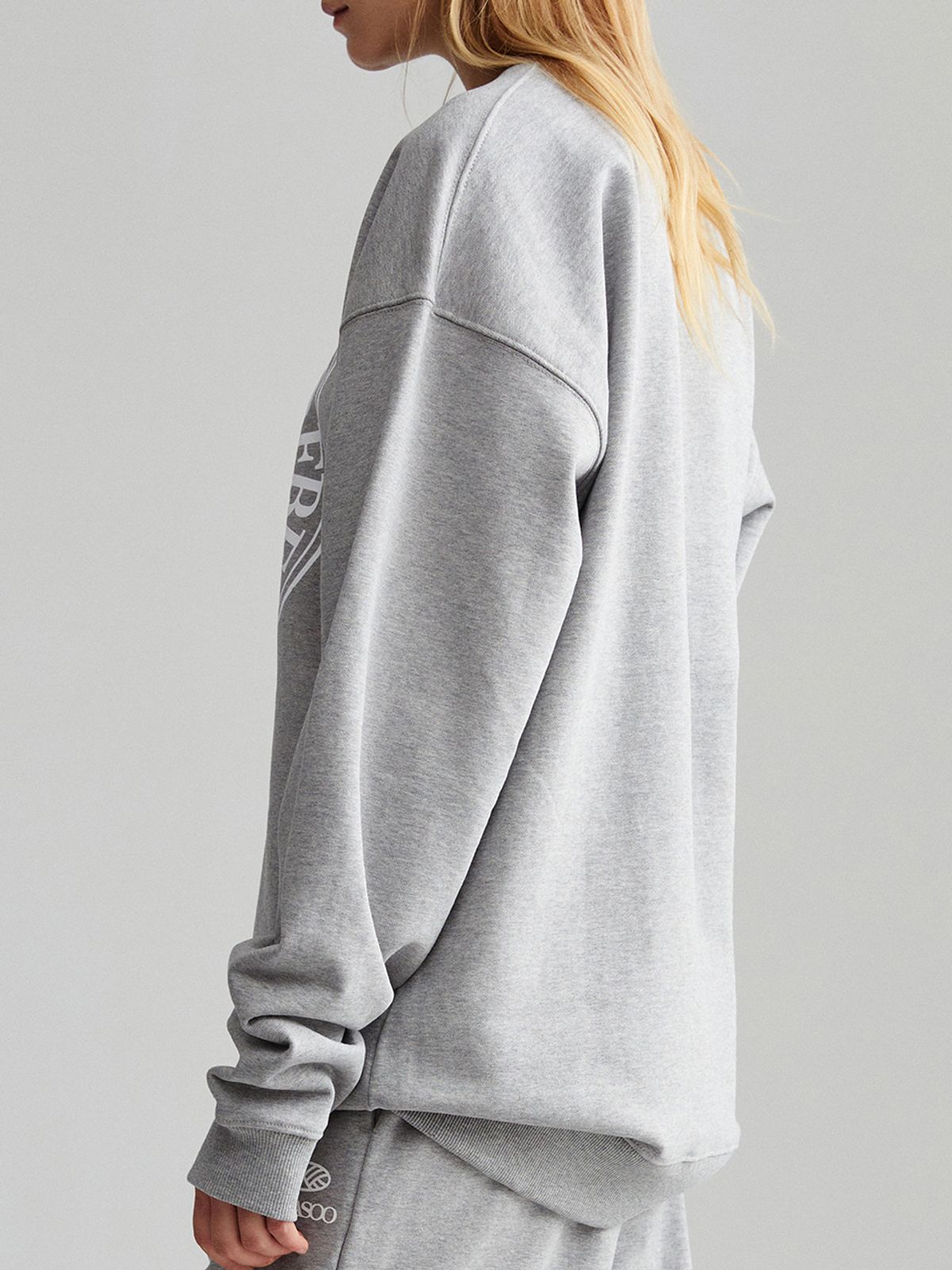미나수(MENASOO) UNISEX_CIRCLE LOGO SWEATSHIRT_GRAY