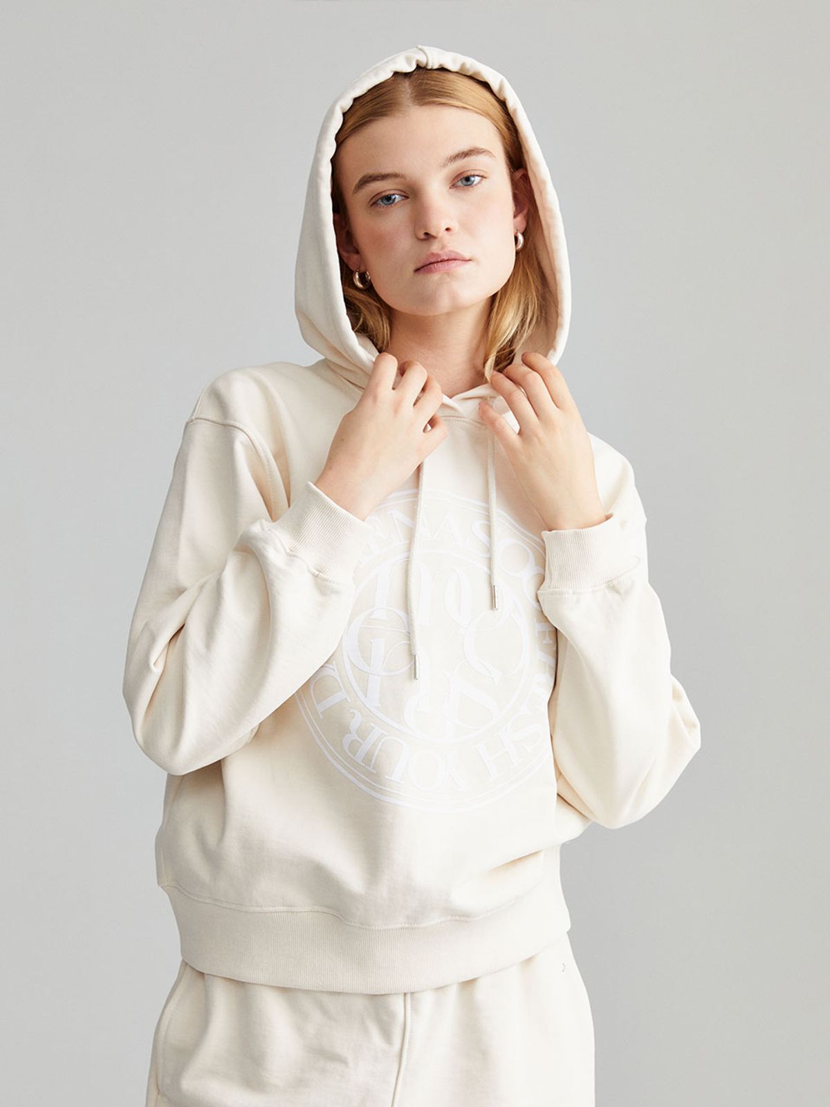 미나수(MENASOO) UNISEX CIRCLE LOGO HOODIE_IVORY