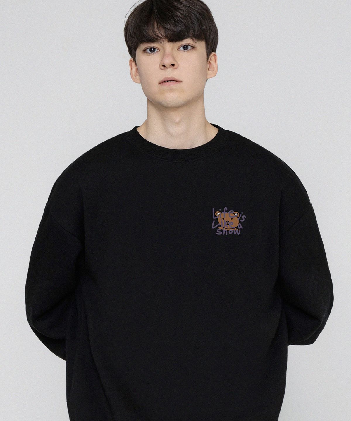 그레이버(GRAVER) [UNISEX]드로잉 레터 베어 스마일 맨투맨_블랙/퍼플 로고