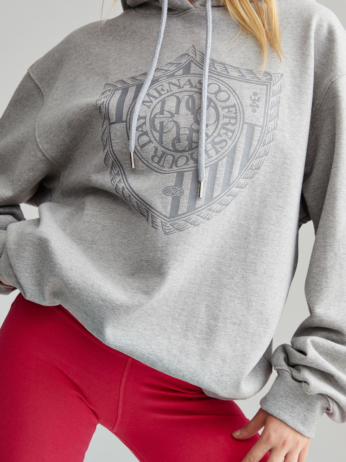 미나수(MENASOO) CLASSIC EMBLEM HOODIE_GRAY