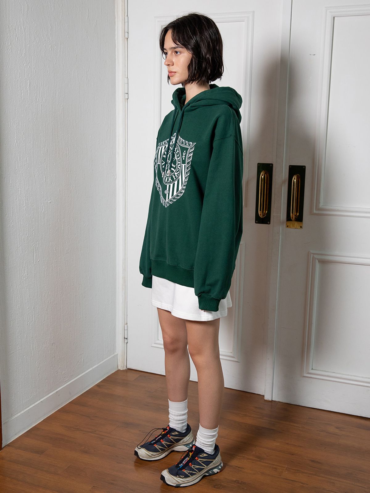 미나수(MENASOO) CLASSIC EMBLEM HOODIE_GREEN