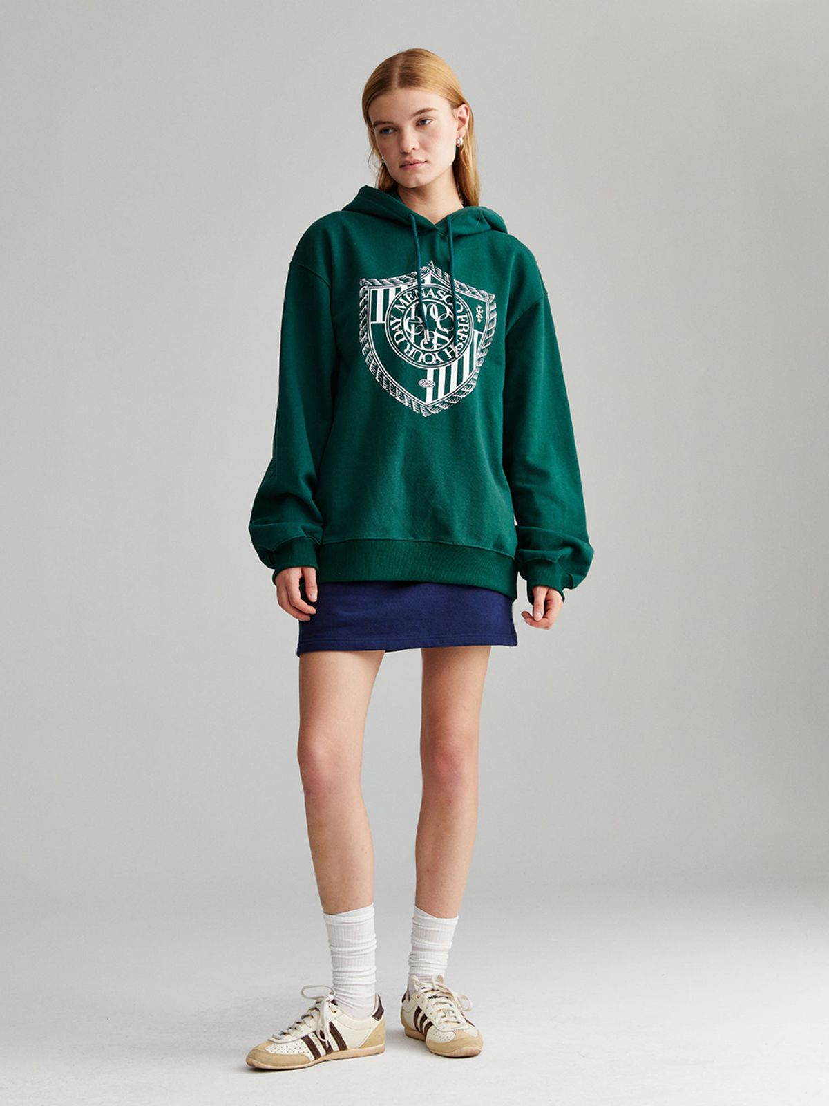 미나수(MENASOO) CLASSIC EMBLEM HOODIE_GREEN
