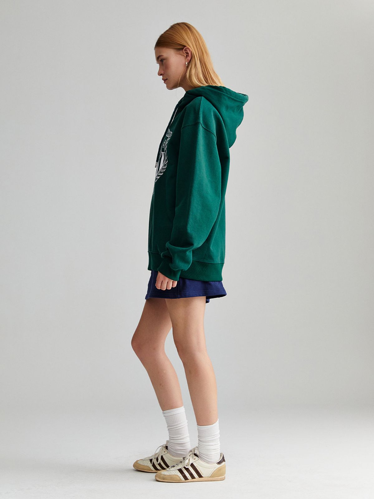 미나수(MENASOO) CLASSIC EMBLEM HOODIE_GREEN