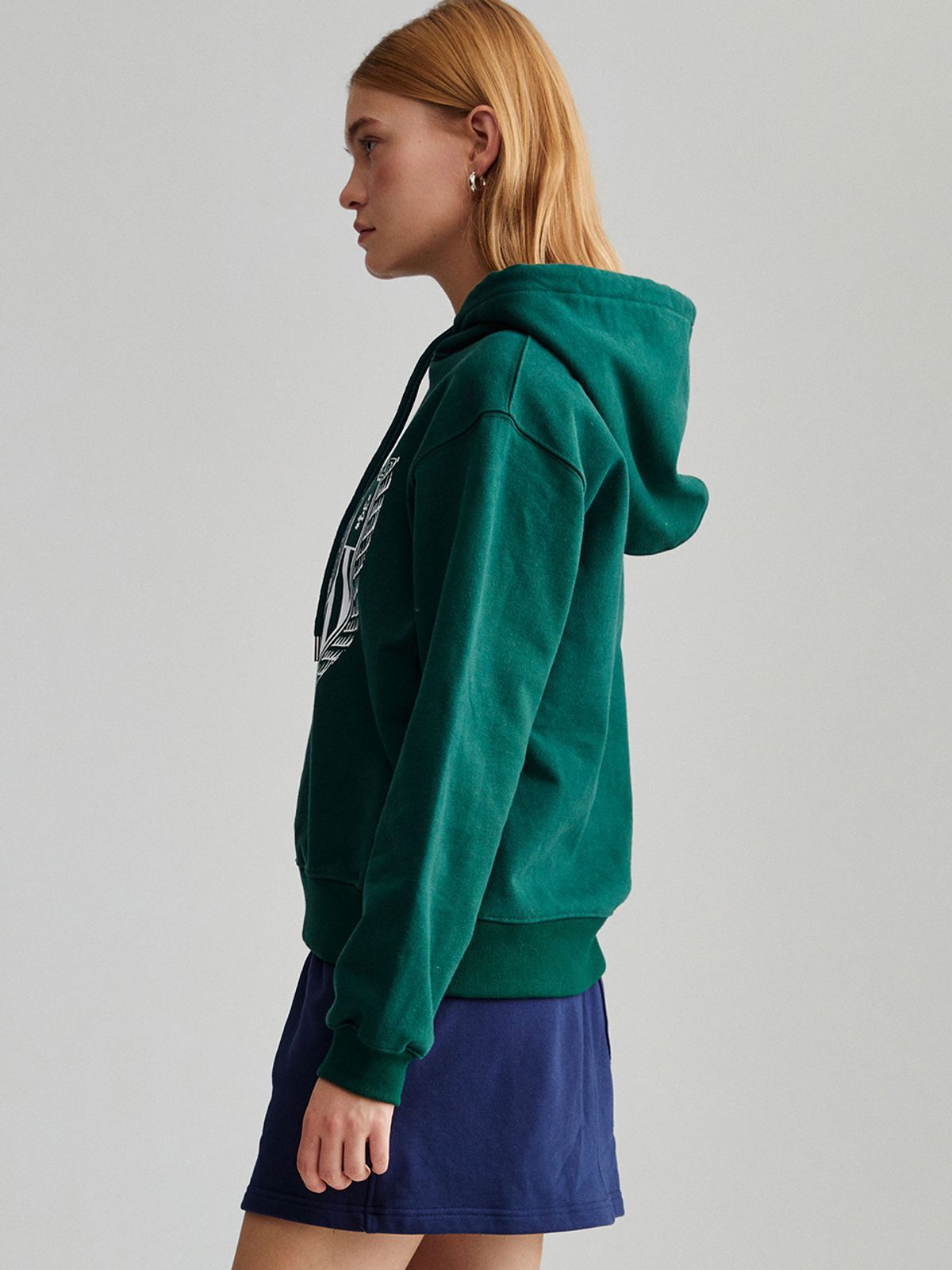미나수(MENASOO) CLASSIC EMBLEM HOODIE_GREEN