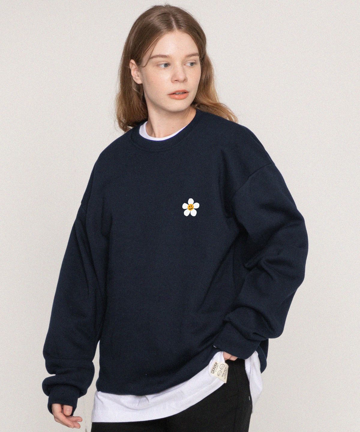 그레이버(GRAVER) [UNISEX]플라워도트 로고 스마일 맨투맨_네이비