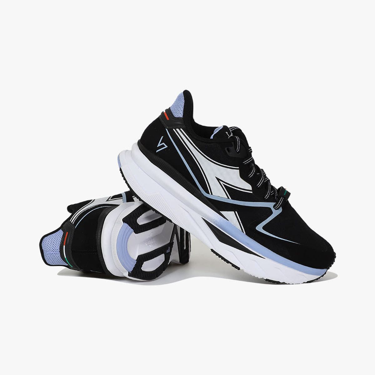 디아도라(diadora) 아토모 V7000 우먼 BLACK