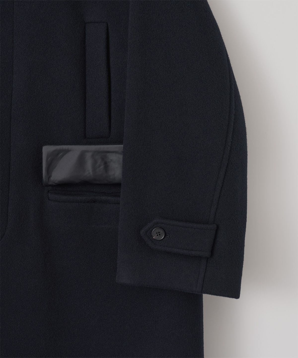 어나더 오피스(ANOTHER OFFICE) Voyager Bold Balmacaan Coat (Dark Navy)
