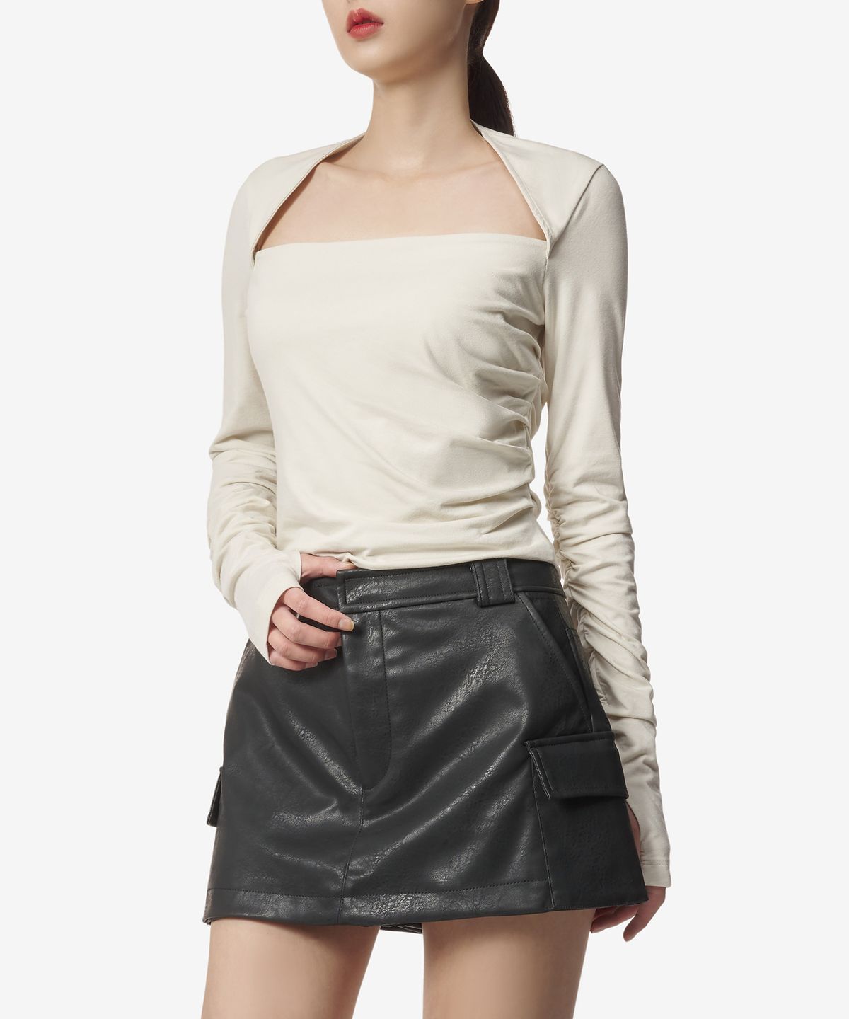 헬무트 랭(HELMUT LANG) 스퀘어넥 롱 슬리브 탑 - 아이보리 / N06HW518Q3W