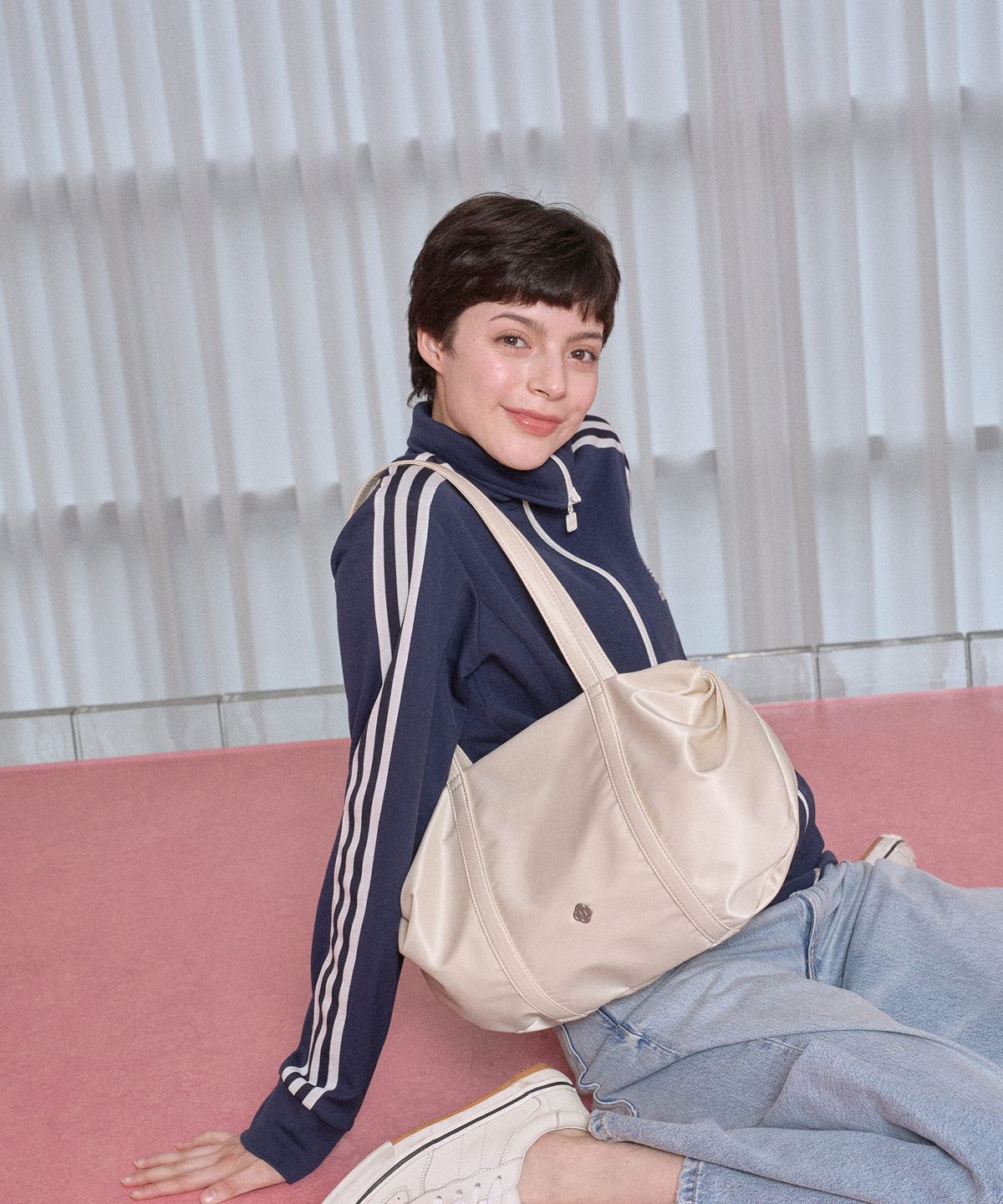 히어리(HEEARI) 오로라 셔링 더플백_아이보리