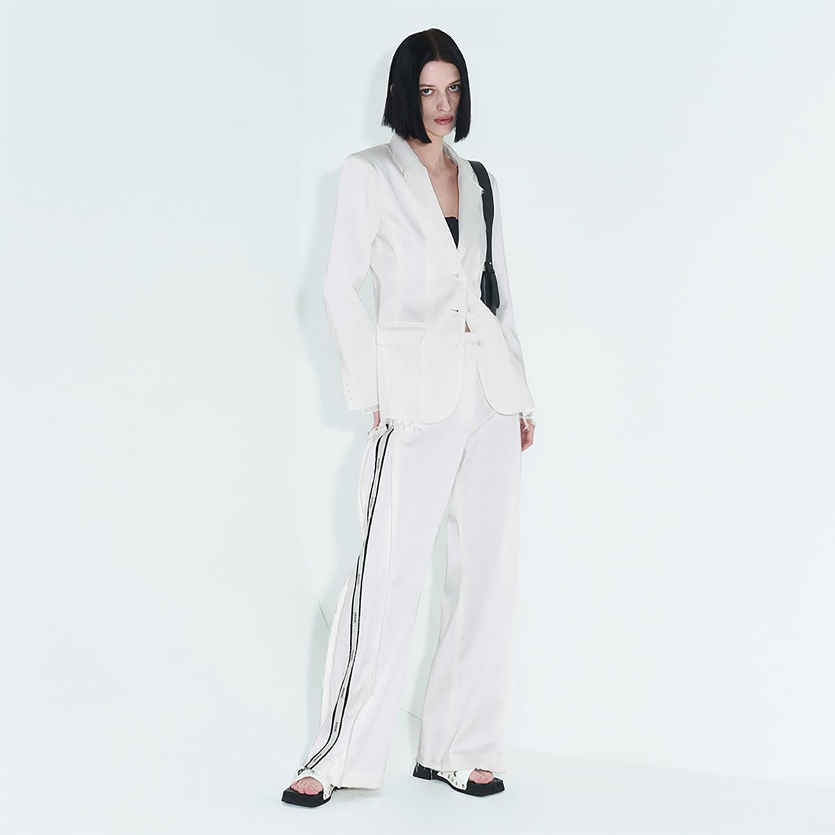 킴지수(KIMZISU) Pleated Logo-Tape Trousers _ White