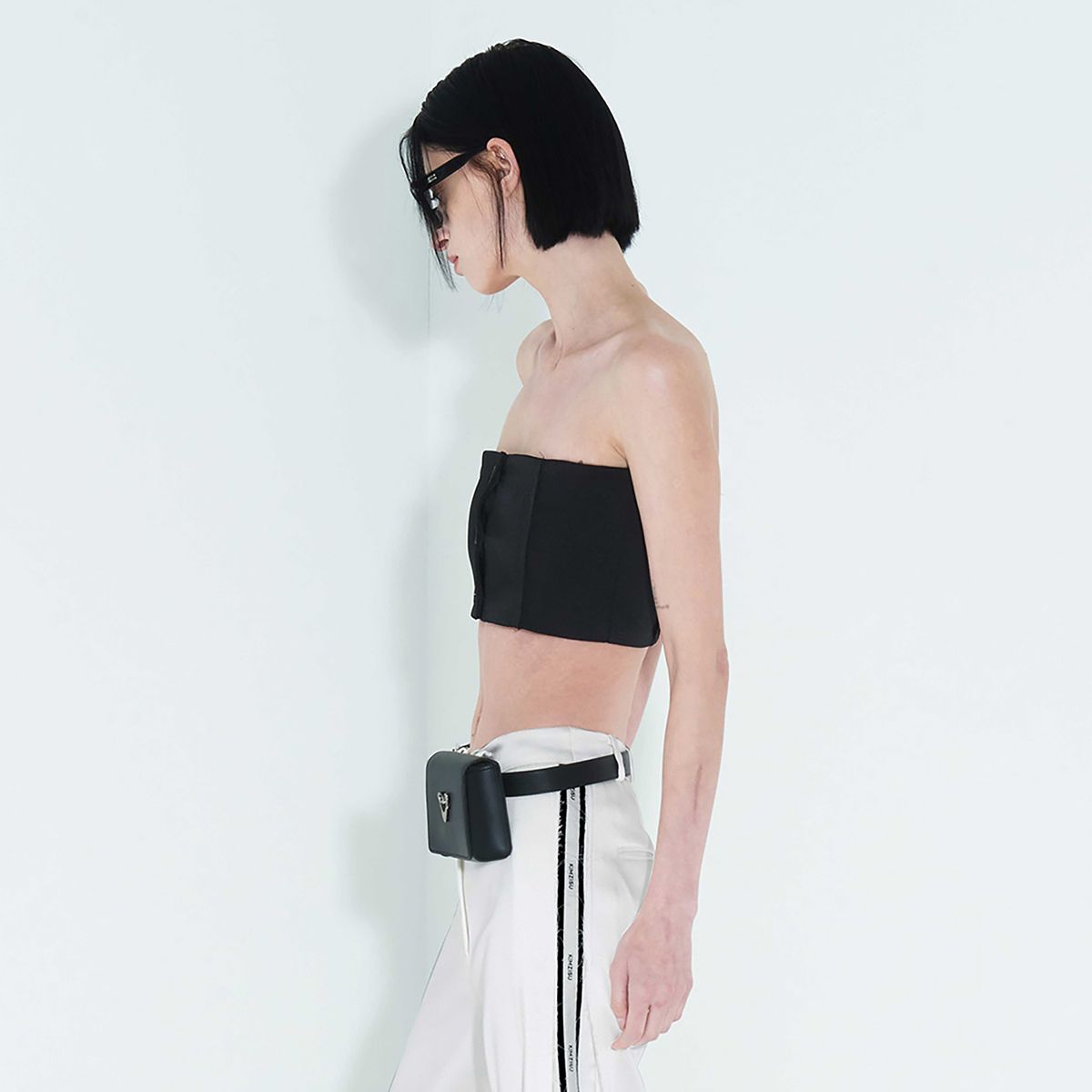 킴지수(KIMZISU) Raw Edge Button Tube Top _ Black