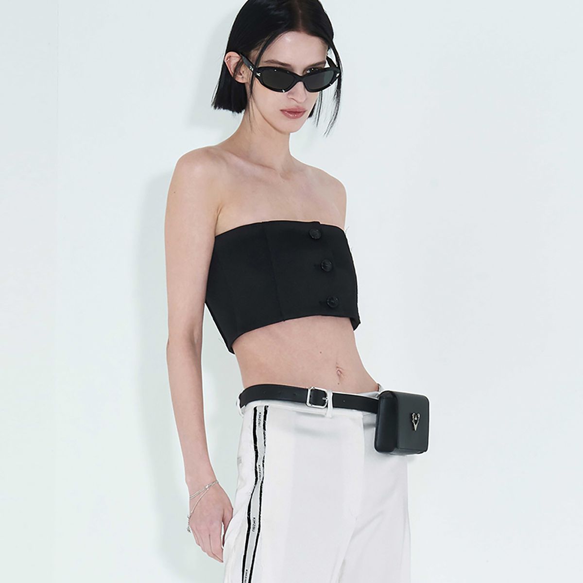킴지수(KIMZISU) Raw Edge Button Tube Top _ Black