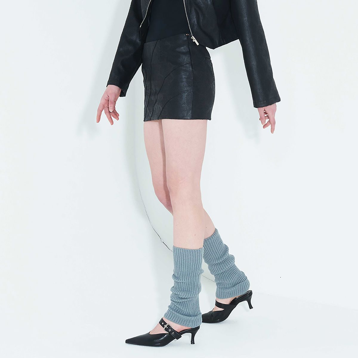 킴지수(KIMZISU) Faux-Leather Low Rise Mini Skirt _ Black