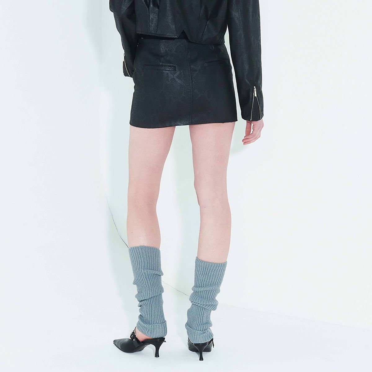 킴지수(KIMZISU) Faux-Leather Low Rise Mini Skirt _ Black