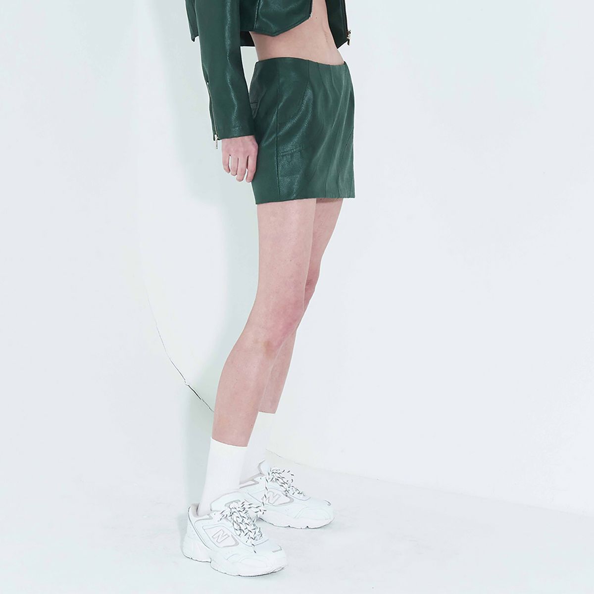 킴지수(KIMZISU) Faux-Leather Low Rise Mini Skirt _ Green