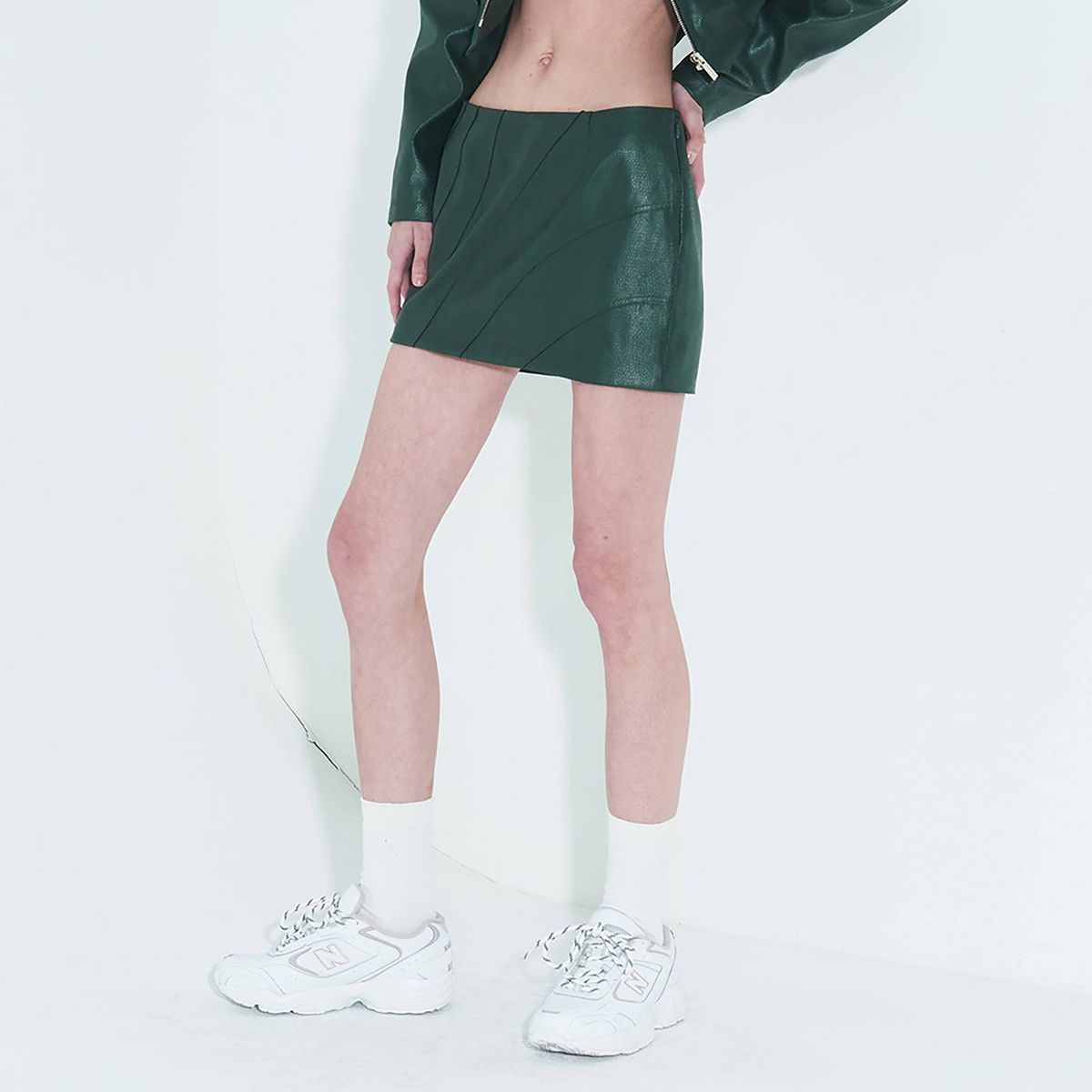 킴지수(KIMZISU) Faux-Leather Low Rise Mini Skirt _ Green