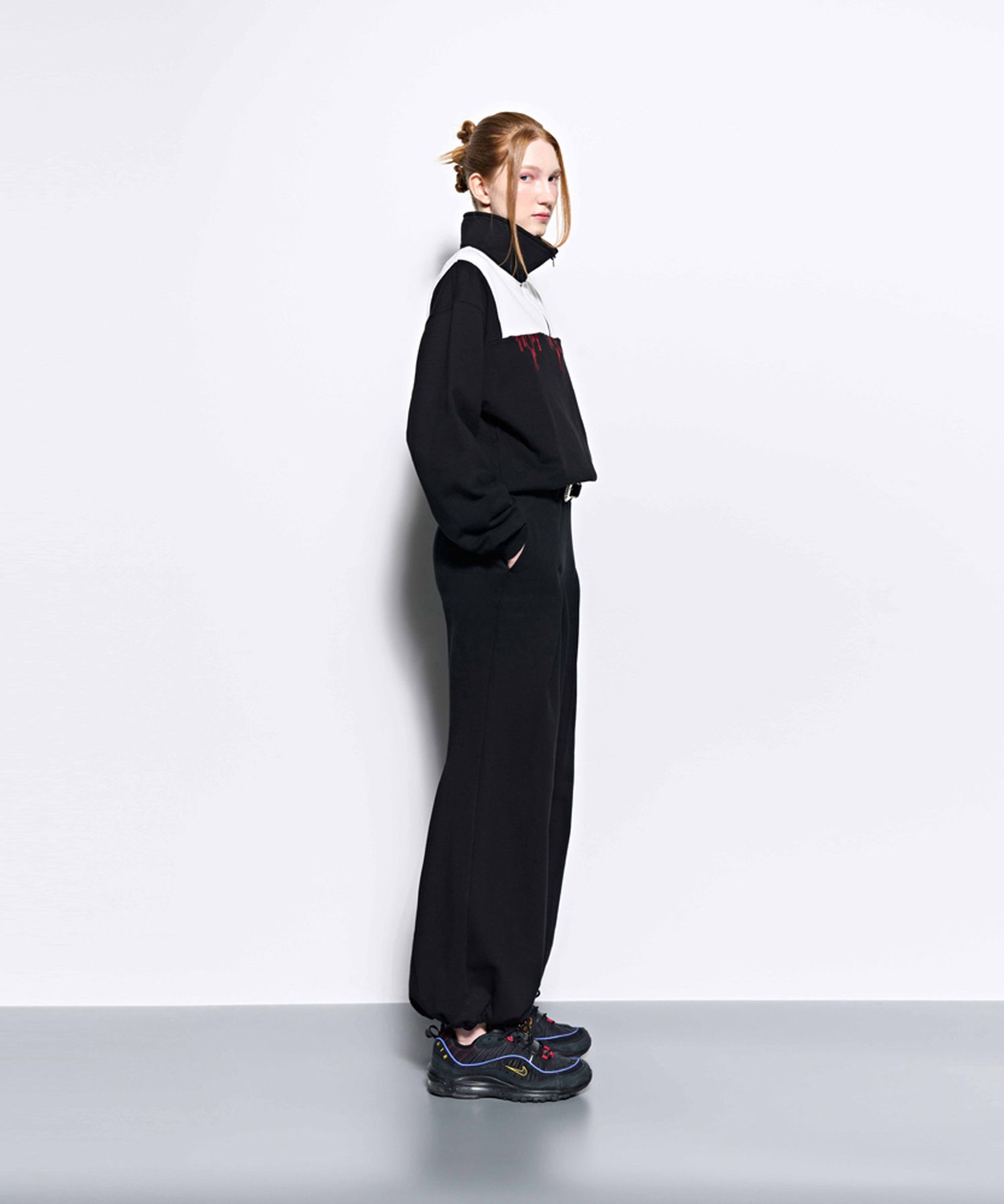 100％品質 MUSINSA Black _ Zip-Up Half Embroidered KIMZISU | アイドルグッズ