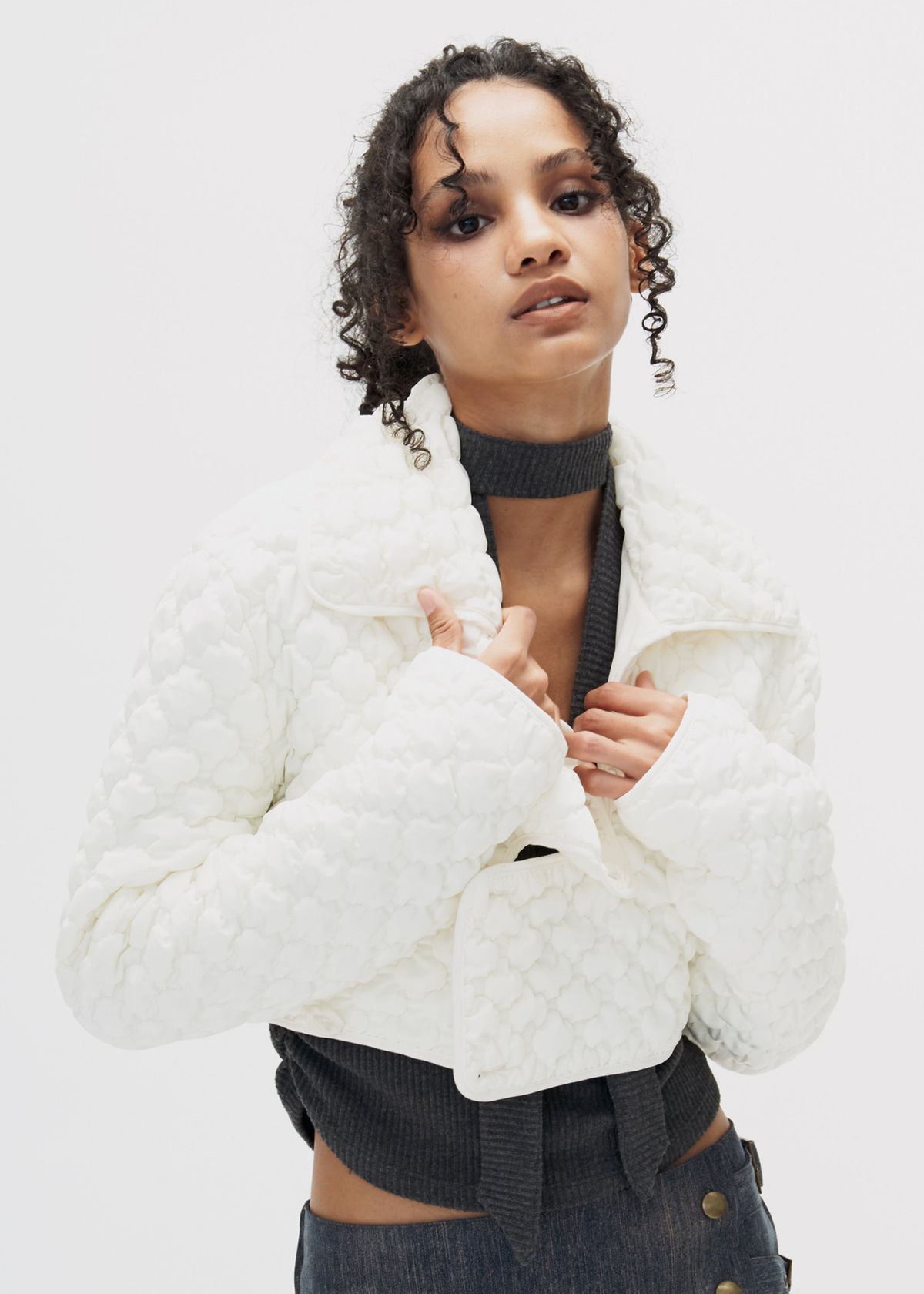 쎄쎄쎄(SETSETSET) SIGNATURE CROSSOVER SHIRRING PADING JACKET IVORY