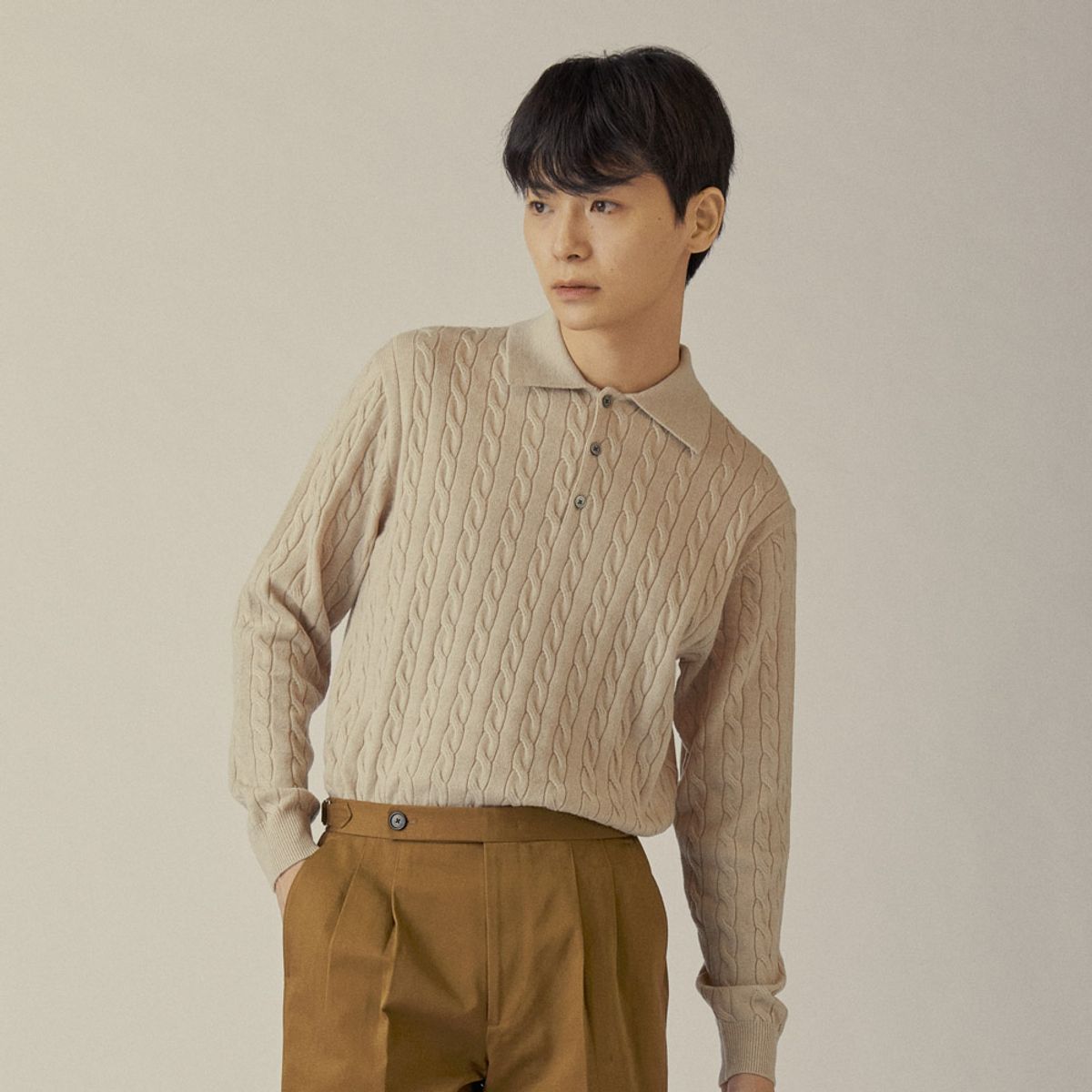 매너그램(MANNERGRAM) 클래식 케이블 긴팔 카라니트 베이지