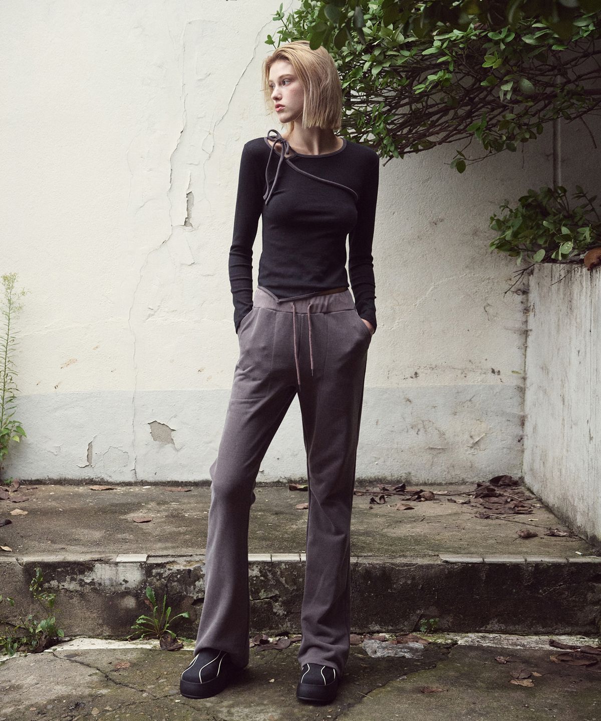 에트몽(ETMON) Pigment Boots Cut Sweat Pants, Wine Brown