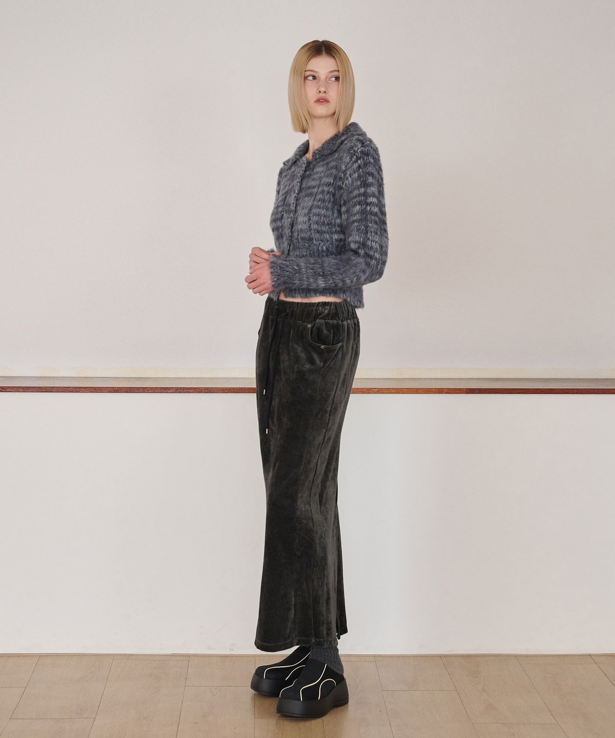 에트몽(ETMON) Velvet Banding Logo Skirt, Charcoal