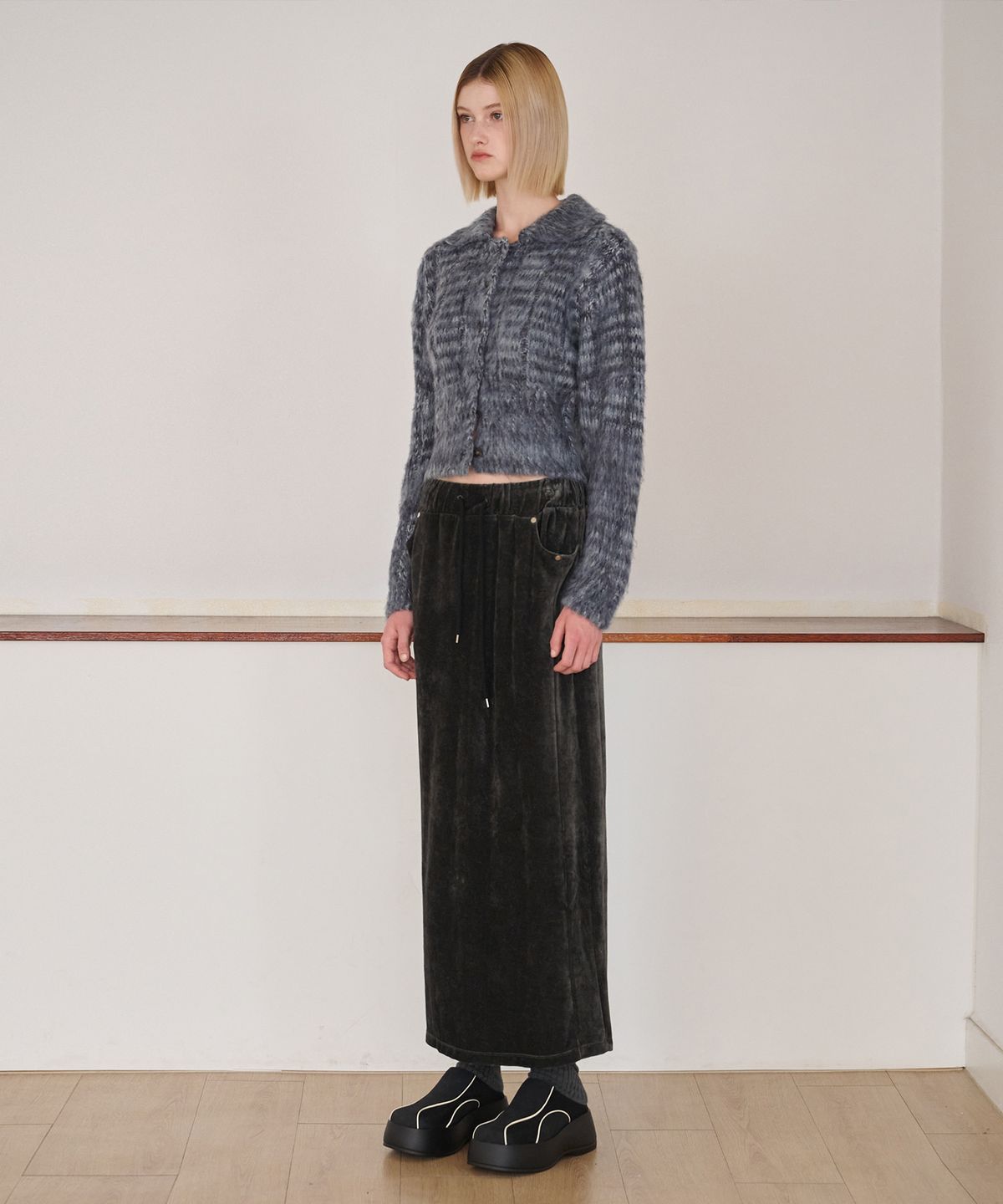 에트몽(ETMON) Velvet Banding Logo Skirt, Charcoal