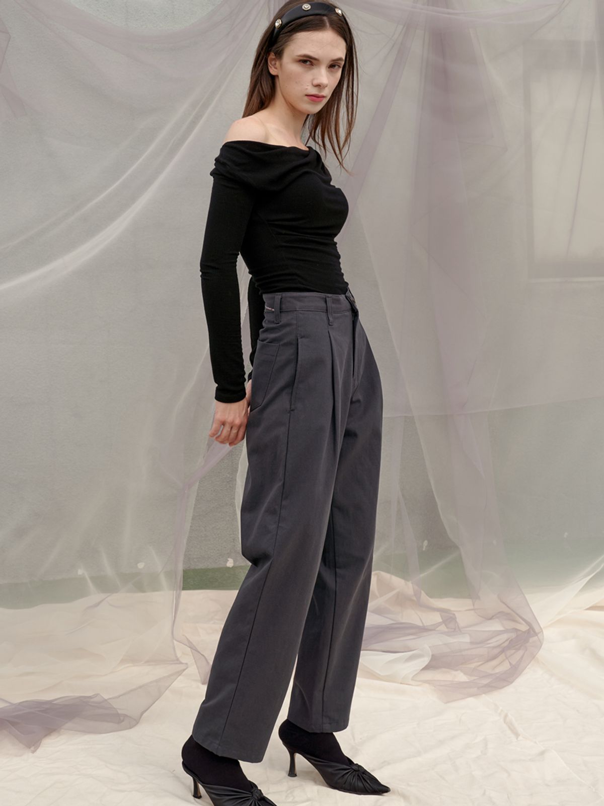 쏘리, 투 머치 러브(SORRY, TOO MUCH LOVE) Baggy Pin tuck Cotton Pants_Charcoal