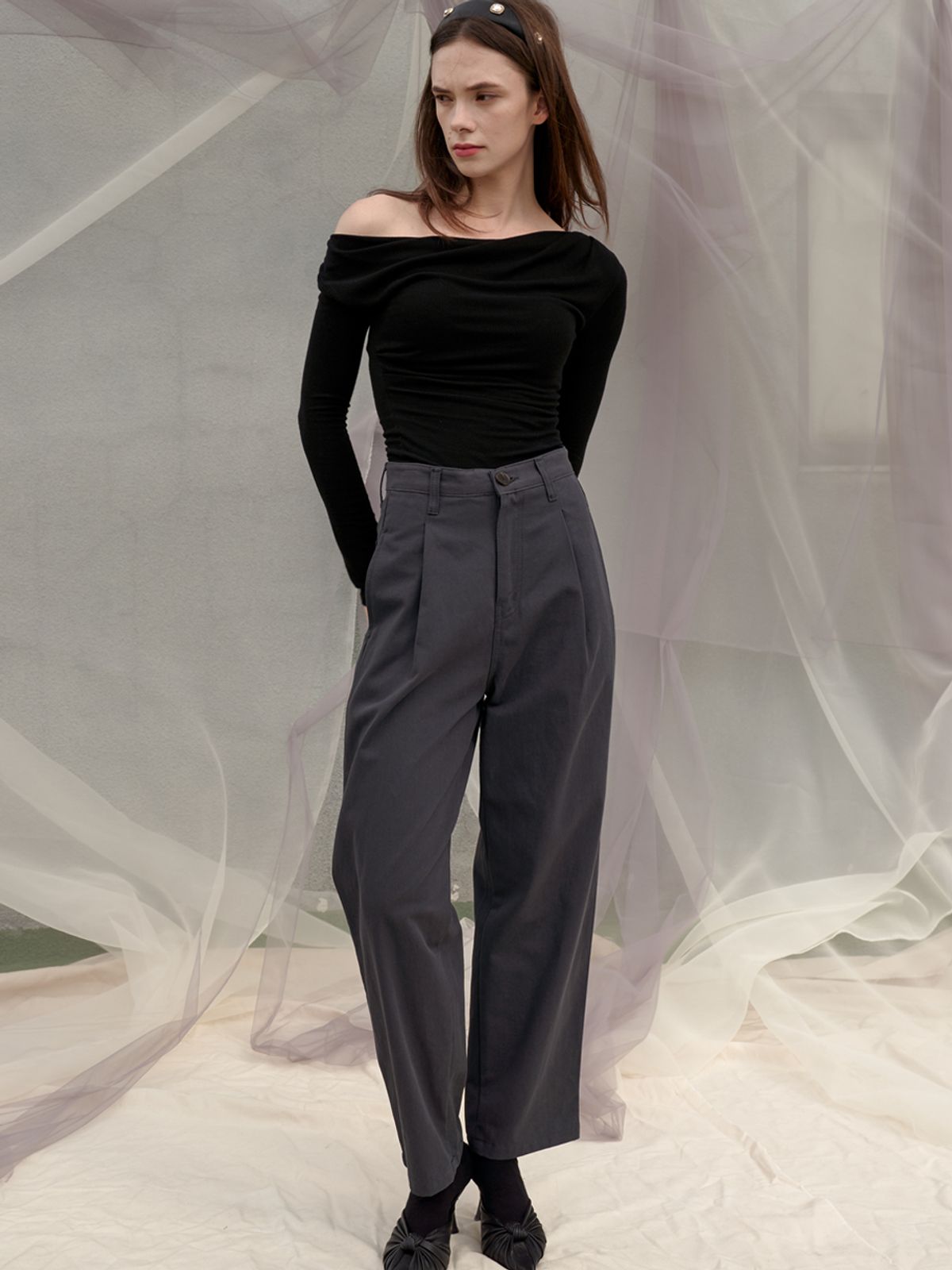 쏘리, 투 머치 러브(SORRY, TOO MUCH LOVE) Baggy Pin tuck Cotton Pants_Charcoal