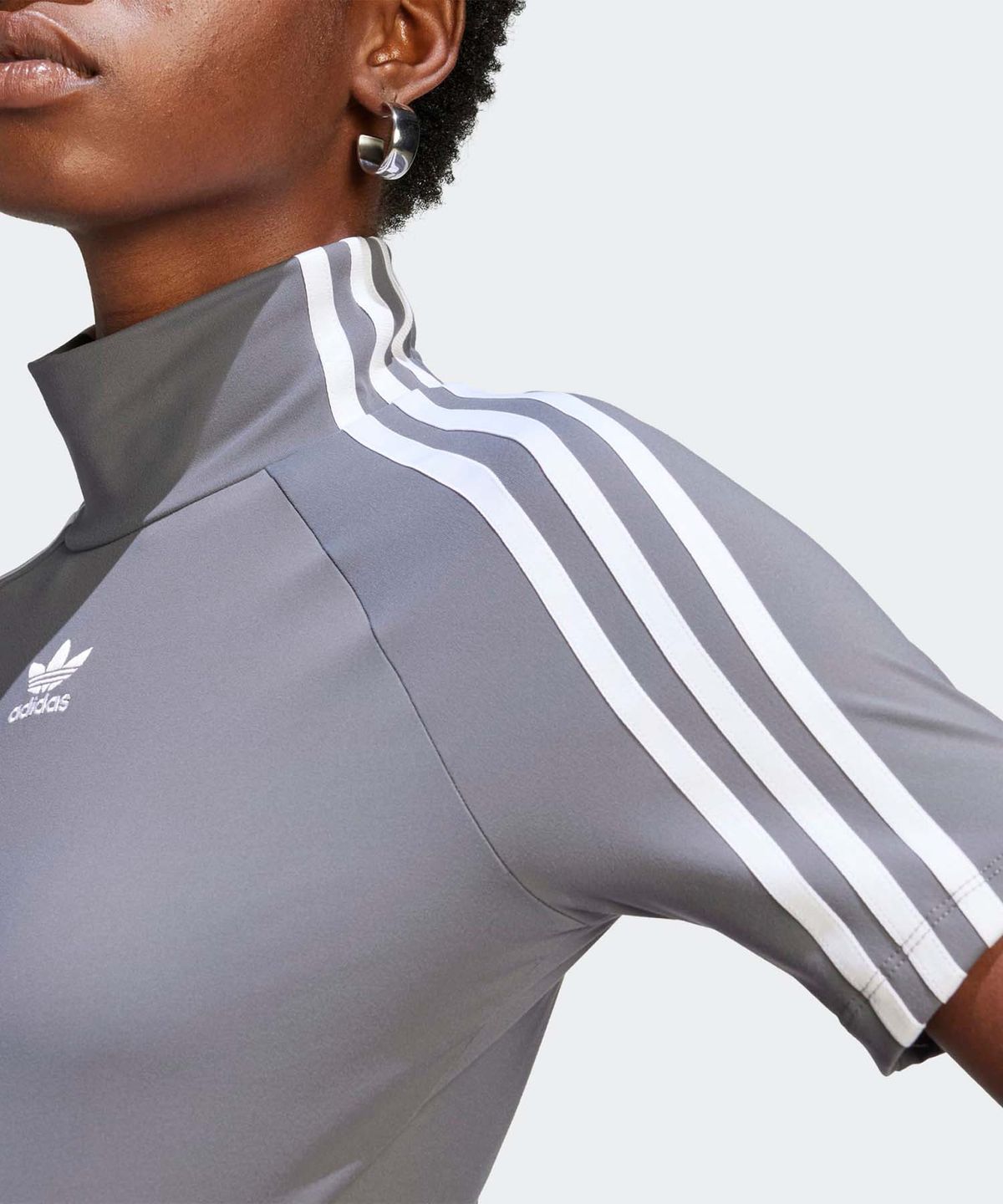 아디다스(ADIDAS) ADILENIUM 반팔 탑 - 그레이 / IV9322