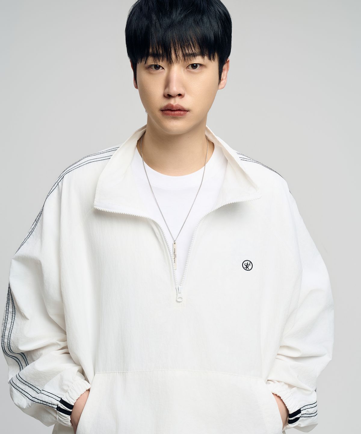 슬로우 레코드 하우스(SLOW RECORD HOUSE) 나일론 트랙 하프 집업_화이트