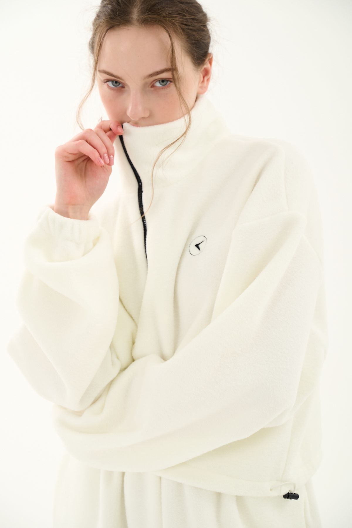 인터레스트(INTEREST) CROP HALF ZIP UP_IVORY