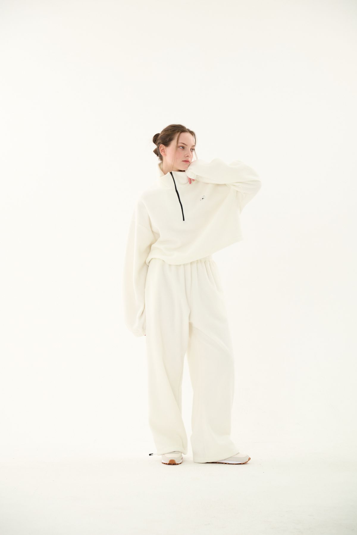 인터레스트(INTEREST) CROP HALF ZIP UP_IVORY
