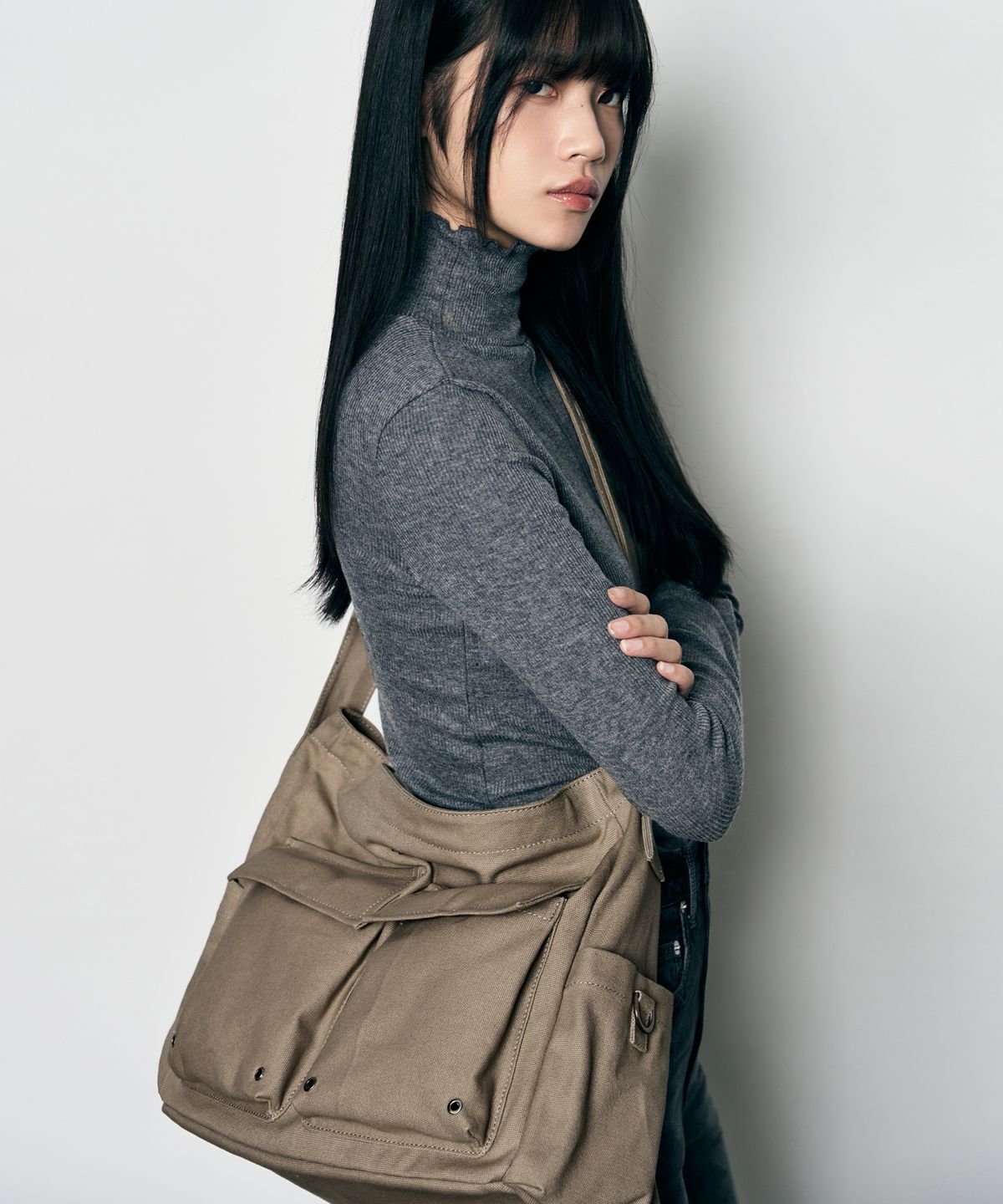 레더리(LEATHERY) 캔버스 포켓 크로스백 [GREYISH BEIGE]