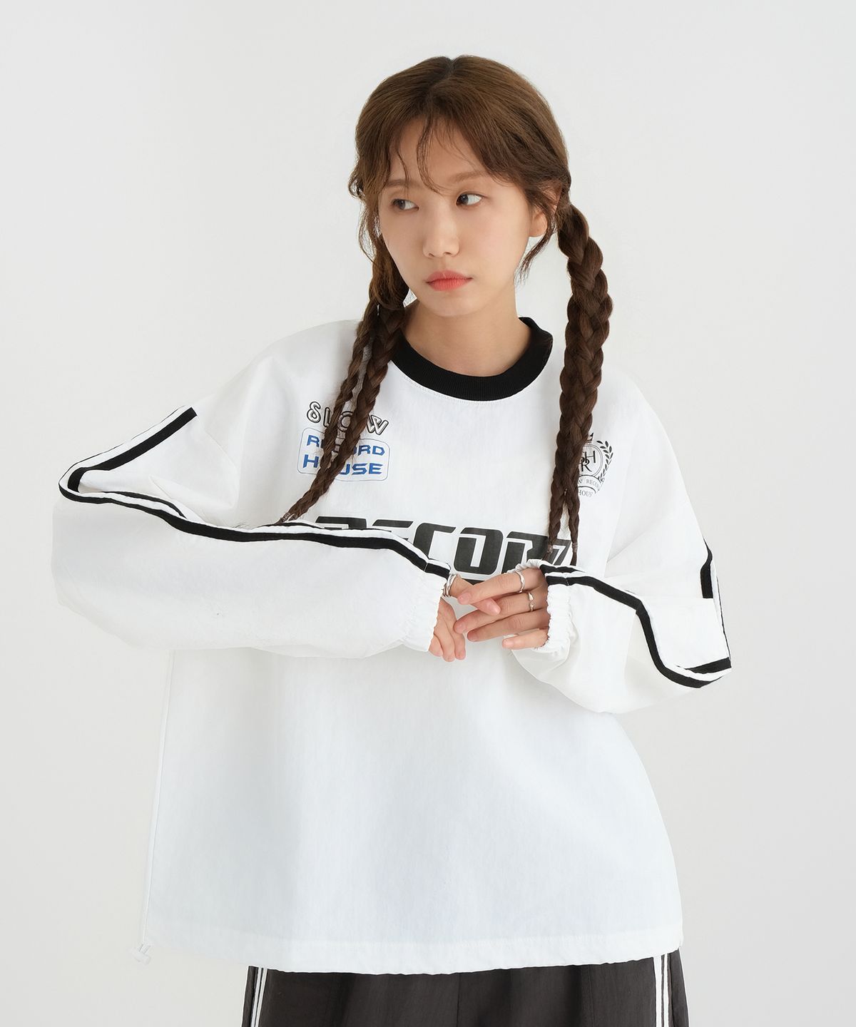 슬로우 레코드 하우스(SLOW RECORD HOUSE) 슬로우 스포티 나일론 맨투맨_화이트