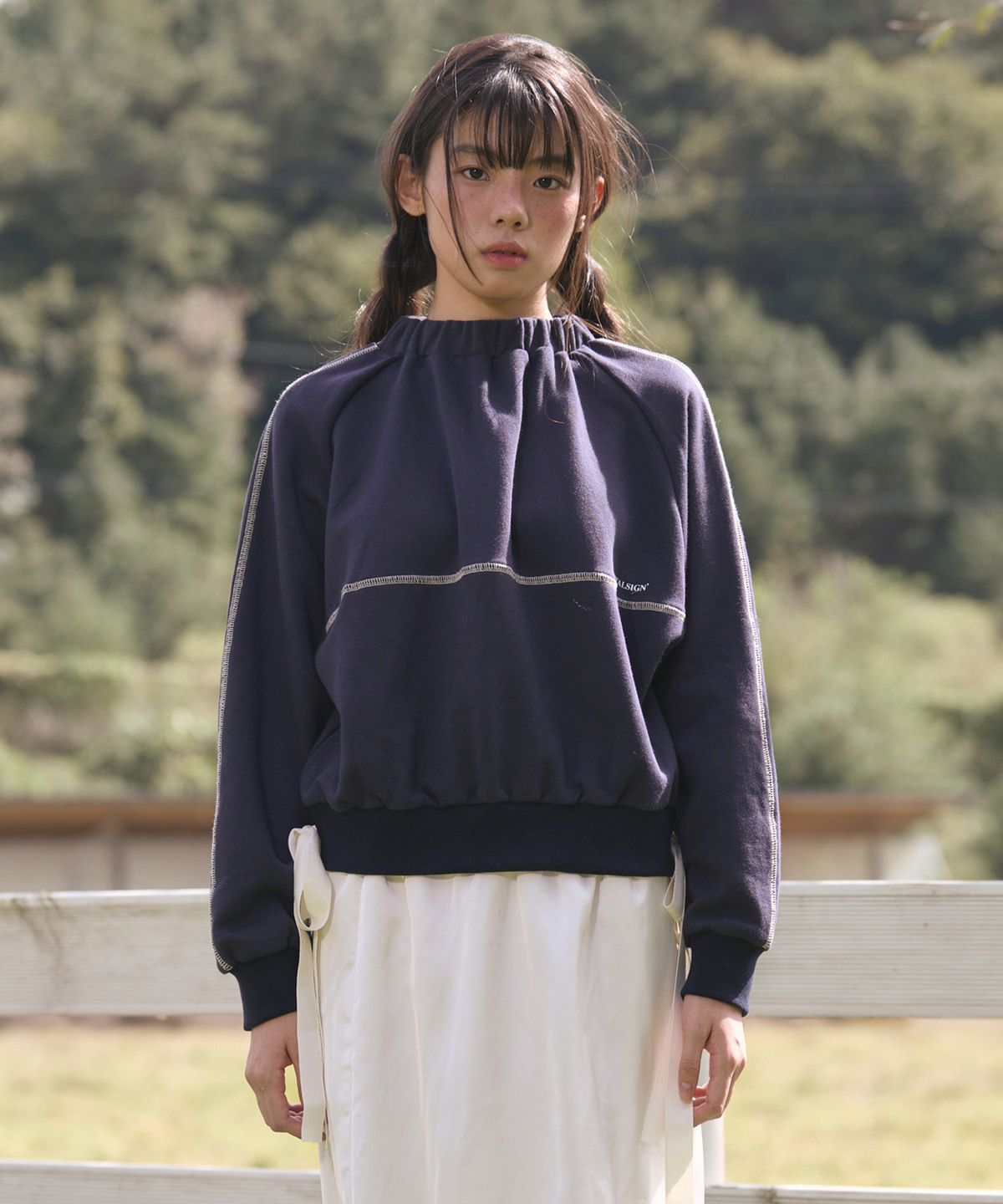 바이탈싸인(VITALSIGN) Neck Banding Ribbon Sweatshirt