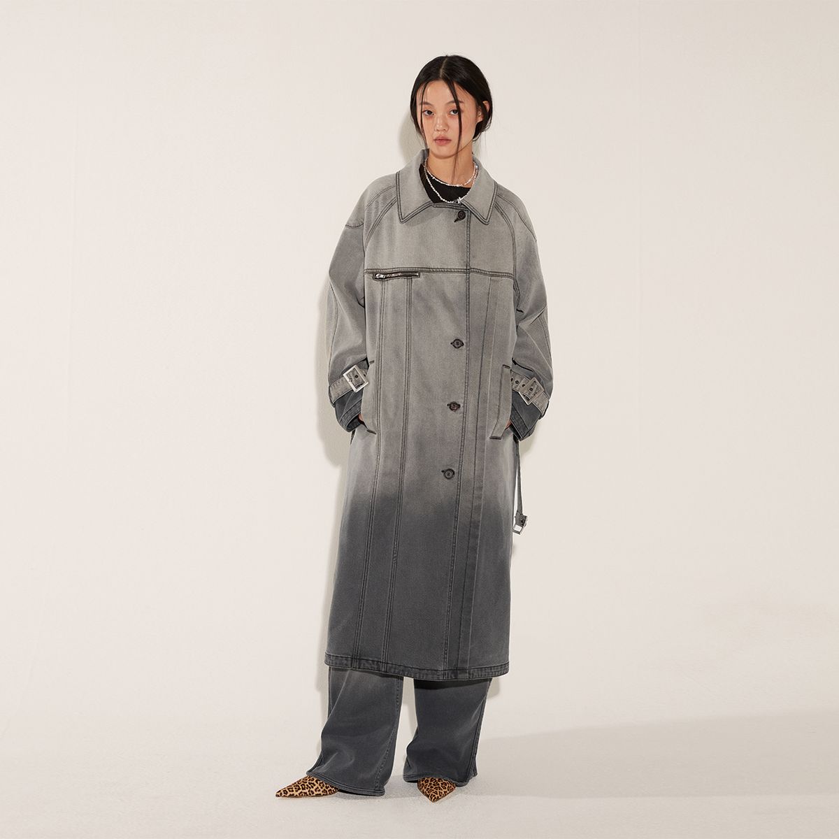솔티페블(SALTY PEBBLE) GRADATION DENIM TRENCH COAT [GREY]
