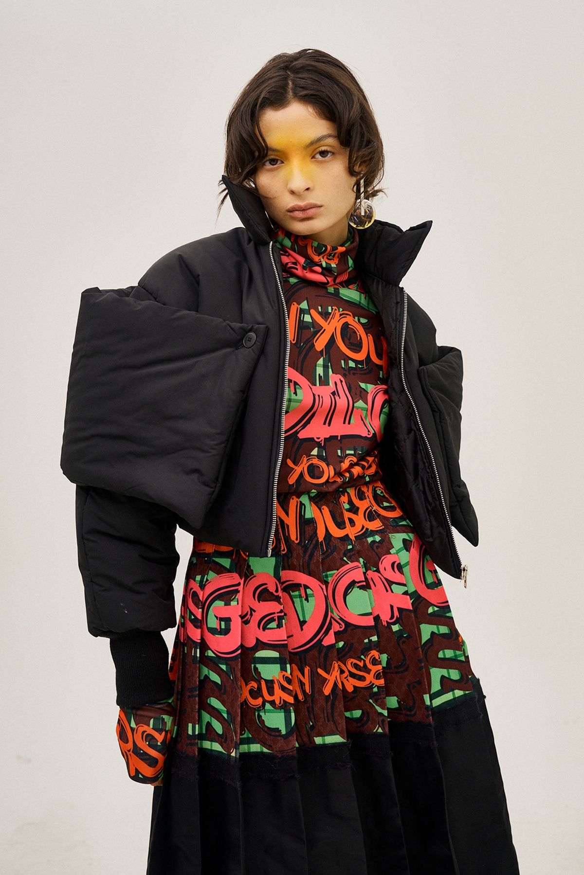 그리디어스(GREEDILOUS) Detatchable Cape Jumper Full Black