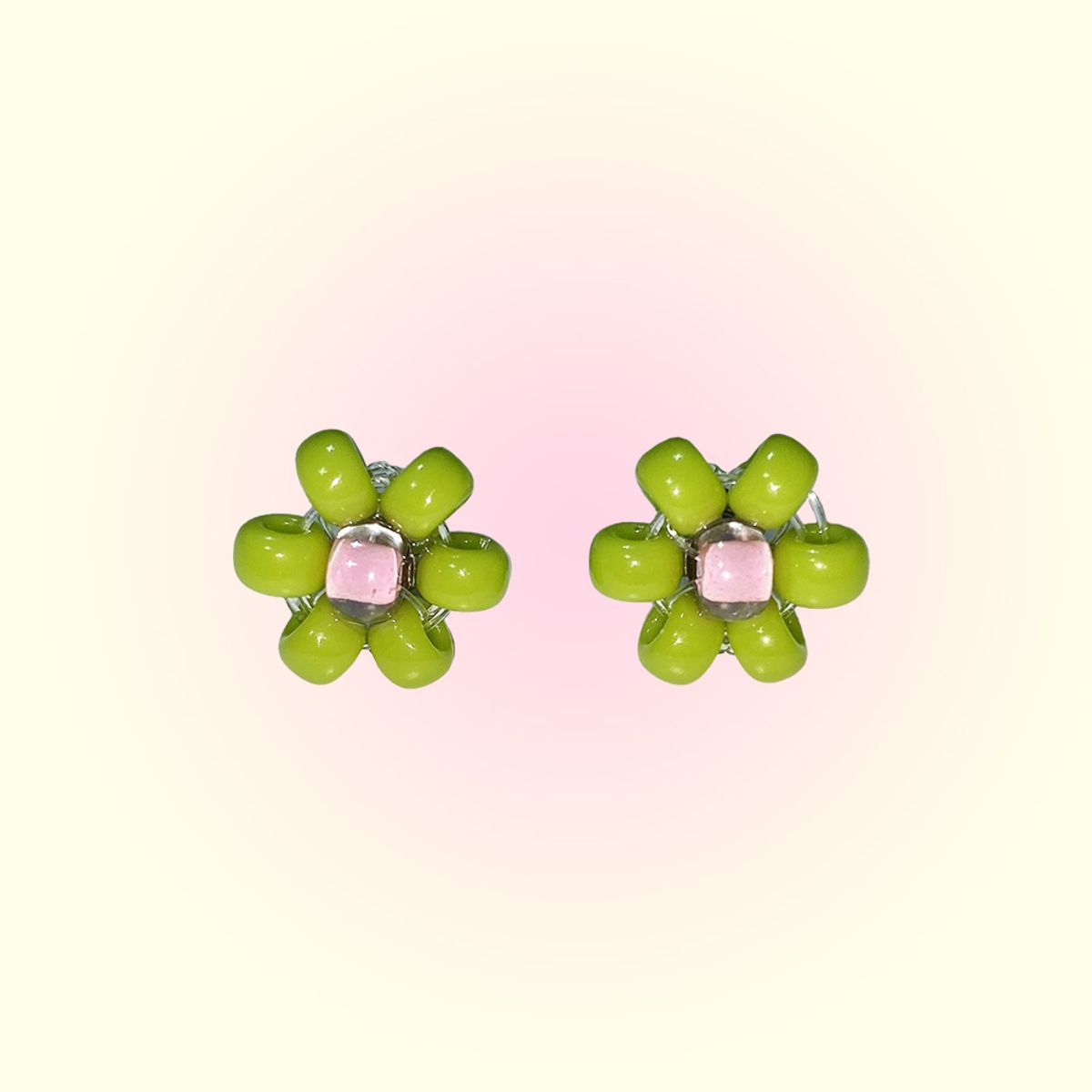 러브오낫(LOVE OR NOT) Muscat Green Flower Beads Earring